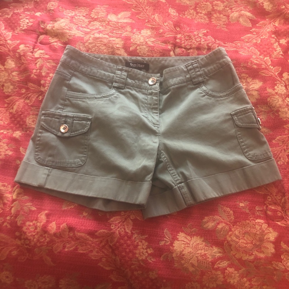 Size 6 green khaki white house black market shorts six pockets belt loops